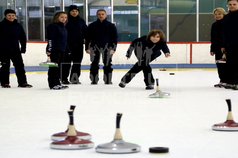 UN TEAM BUILDING AUTOUR DE LA GLACE SOIREE DANSANTE SUR LA GLACE | adopte-un-evenement