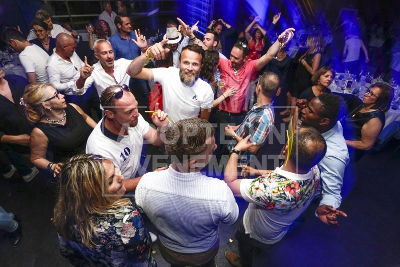 ANIMATION PENDANT UN DINER ANIMATION RAPS DE FIN D'ANNEE | adopte-un-evenement