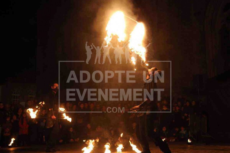 BEA CONCEPTION SPECTACLE JONGLAGE LE FEU EN FOLIE | adopte-un-evenement