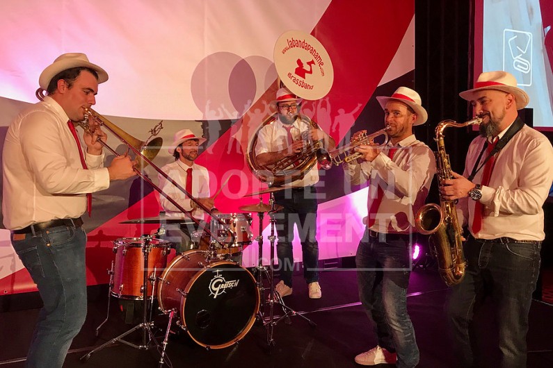 | adopte-un-evenement  | adopte-un-evenement