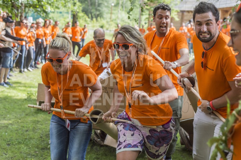 ADOPTE UN EVENEMENT TEAM BUILDING JEUX DE CONSTRUCTION ANIMATION FUN CONSTRUCTION DE CHARS EN CARTONS INCENTIVES JOURNEE SEMINAIRE ANIMATION SEMINAIRE | adopte-un-evenement