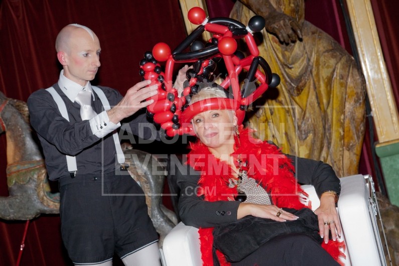 BEA CONCEPTION BALOONER SCULPTEUR ANIMATION SOIRÉE DÉAMBULATION ARTISTE PERFORMER SPECTACLE BALLON ART | adopte-un-evenement