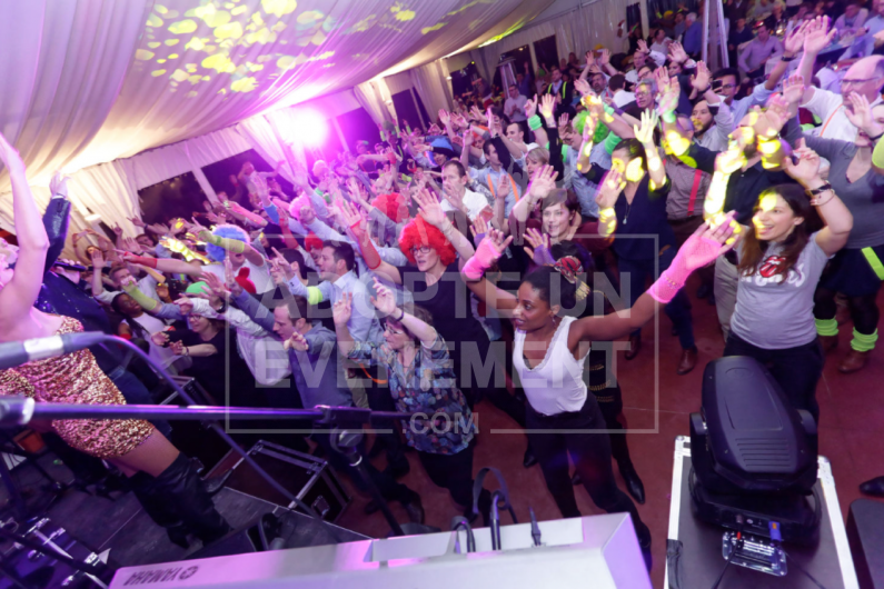 ADOPTE UN EVENEMENT BATTLE OF SONGS - CHALLENGE KARAOKE ANIMATION KARAOKE - SOIREE KARAOKE TENDANCE CHALLENGE MUSICALE ANIMATION DINER | adopte-un-evenement