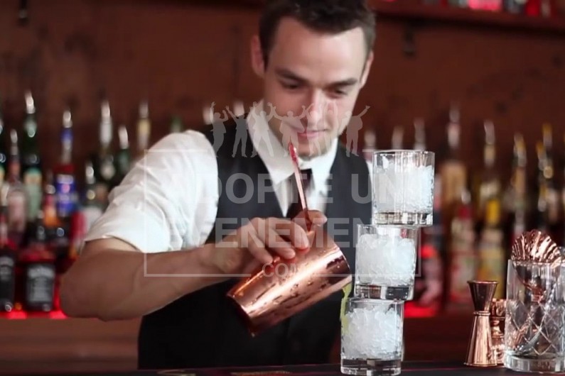 BEA CONCEPTION ADOPTE BARMAN FLAIR BARTENDER MIXOLOGIE SOIREE ANIMATION COCKTAIL SOIREE ENTREPRISE BAR | adopte-un-evenement