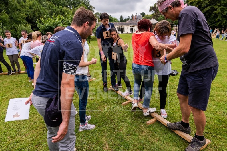 CHALLENGE ROBINSON TEAM BUILDING POTEAUX ACTIVITÉS ÉPREUVES AVENTURIERS | adopte-un-evenement