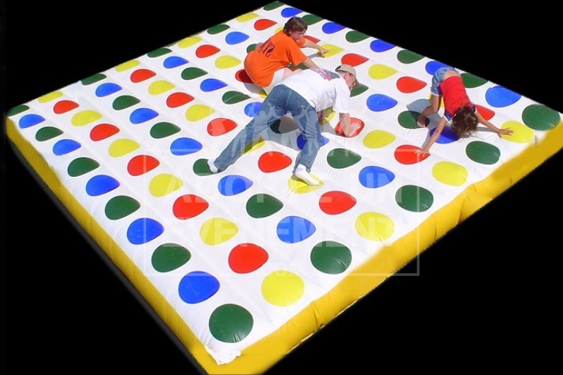 TWISTER GEANT XXL STRUCTURE GONFLABLE ANIMATION LUDIQUE | adopte-un-evenement