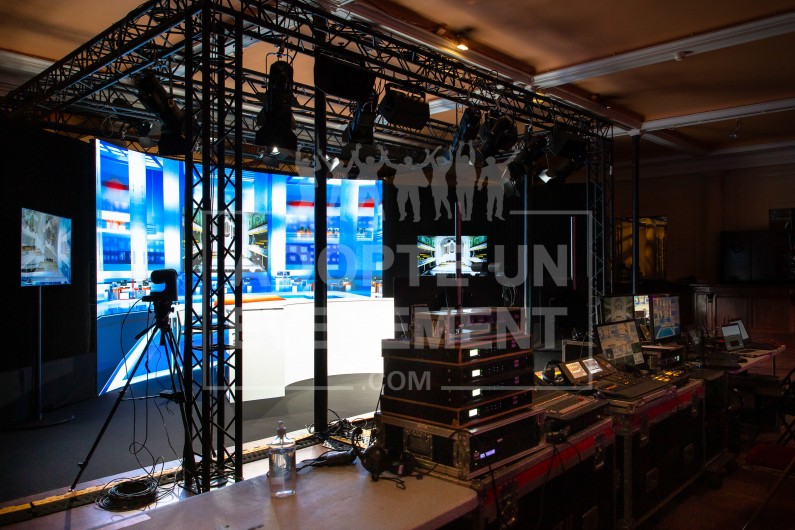 STUDIO TV TOUT EQUIPE POUR VOS EVENEMENTS DIGITAUX EN DISTANCIEL A PARIS | adopte-un-evenement