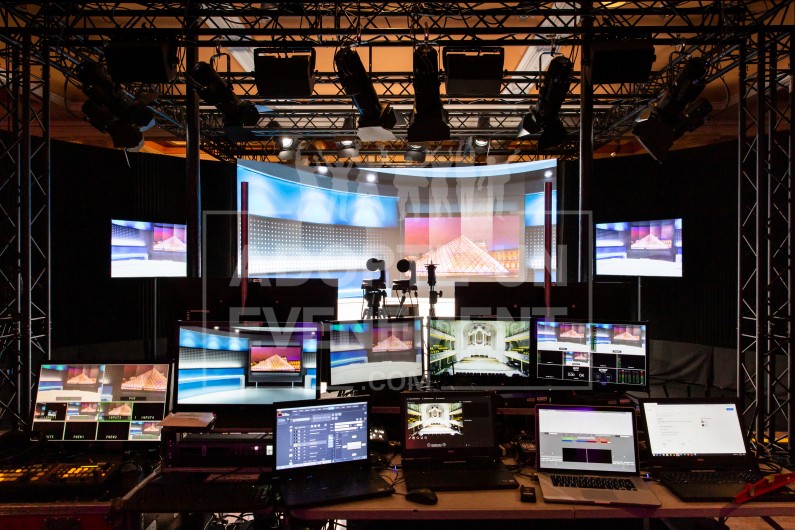 STUDIO TV TOUT EQUIPE POUR VOS EVENEMENTS DIGITAUX EN DISTANCIEL A PARIS | adopte-un-evenement