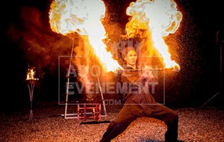 ANIMATION SOIREE CRACHEUR DE FEU SPECTACLE SHOW LED | adopte-un-evenement