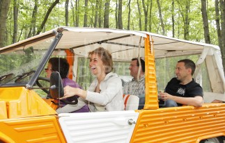 BEA CONCEPTION TEAM BUILDING RALLYE 2CV MEHARI AVENTURE | adopte-un-evenement