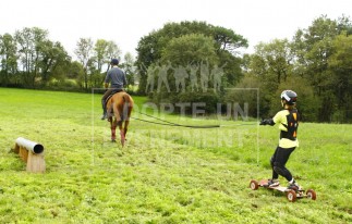 INITIATION AU ROLLER JOERING activite team building ludique | adopte-un-evenement