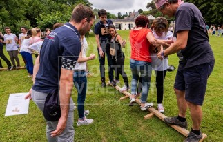 CHALLENGE ROBINSON TEAM BUILDING POTEAUX ACTIVITÉS ÉPREUVES AVENTURIERS | adopte-un-evenement