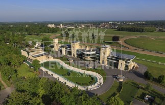 HIPPODROME CHANTILLY REUNION EVENMENT LANCEMENT CONVENTION CONFERENCE PRESENTATION DE PRODUIT COURSE DE CHEVAUX | adopte-un-evenement