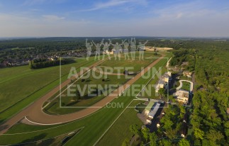 HIPPODROME CHANTILLY REUNION EVENMENT LANCEMENT CONVENTION CONFERENCE PRESENTATION DE PRODUIT COURSE DE CHEVAUX | adopte-un-evenement