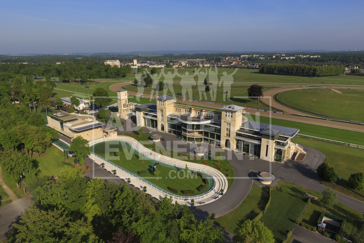 HIPPODROME CHANTILLY REUNION EVENMENT LANCEMENT CONVENTION CONFERENCE PRESENTATION DE PRODUIT COURSE DE CHEVAUX | adopte-un-evenement